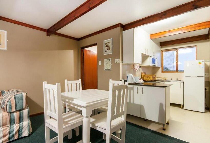 هتل Pine Lodge Resort