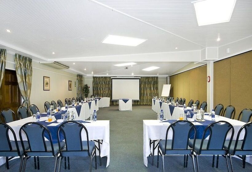 هتل Pine Lodge Resort