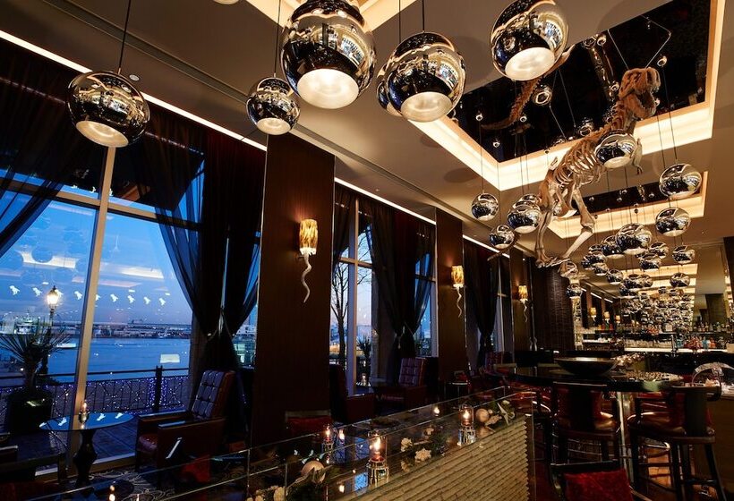فندق Universal Port