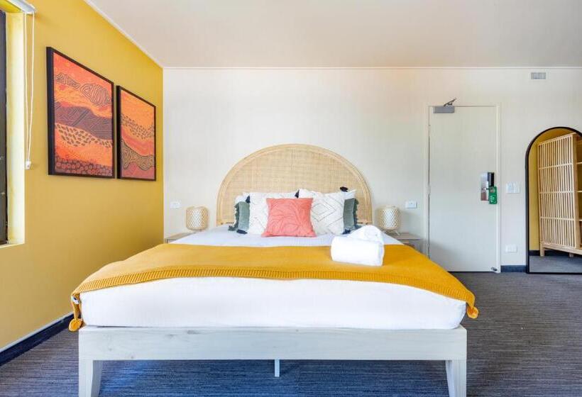 هاستل Selina Brisbane