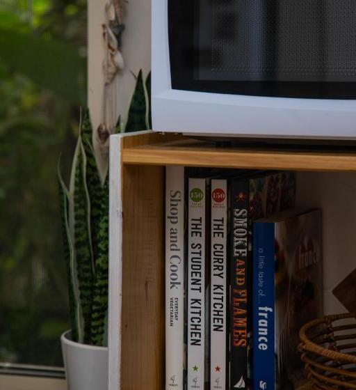 هتل Byron Lakeside Holiday Apartments