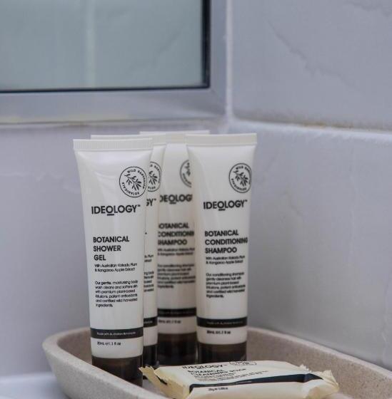 هتل Byron Lakeside Holiday Apartments