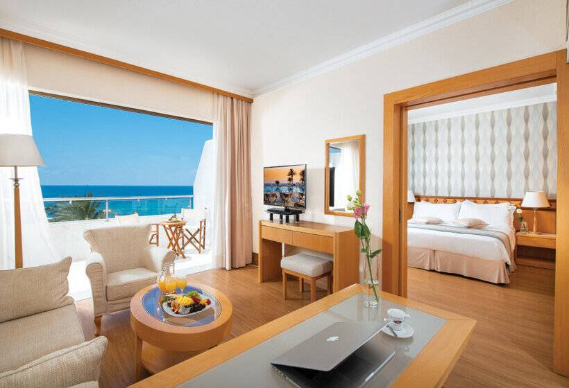 هتل Constantinou Bros Pioneer Beach