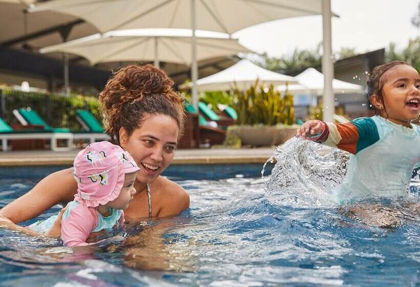 هتل Crystalbrook Byron