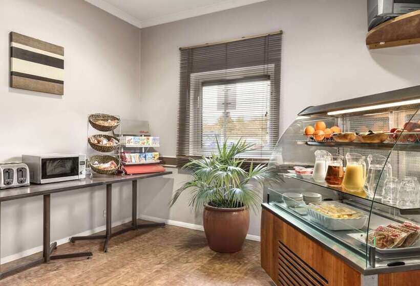 هتل Days Inn By Wyndham Donington