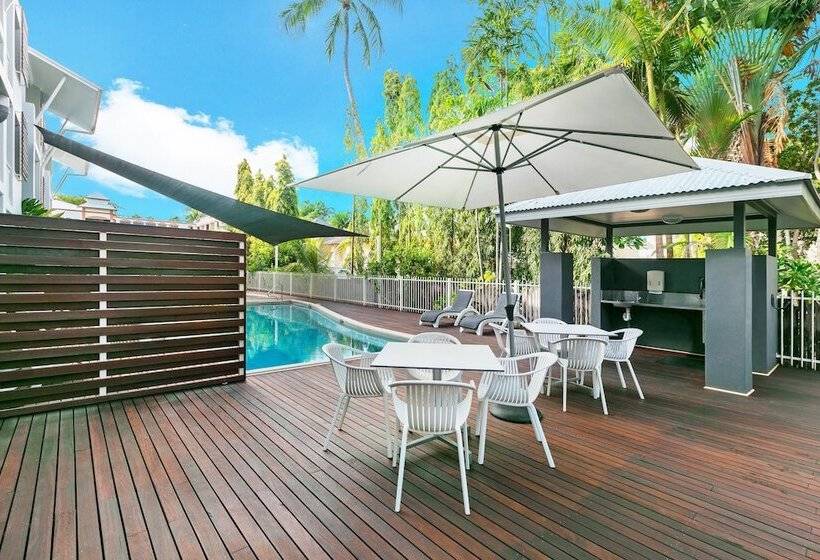 هتل Mantra Aqueous On Port