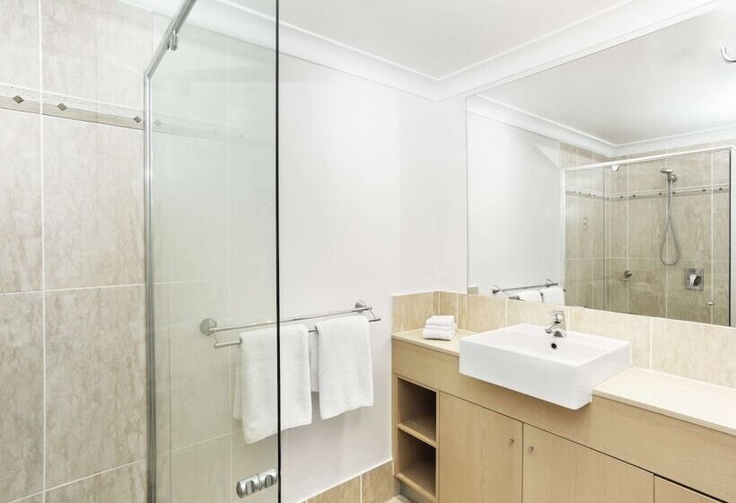 هتل Mantra Aqueous On Port