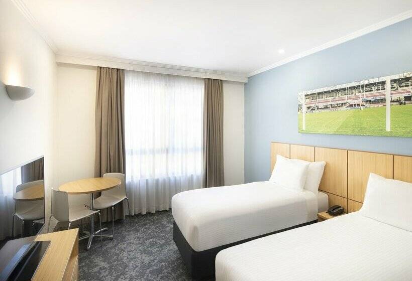 هتل Mercure Brisbane Garden City
