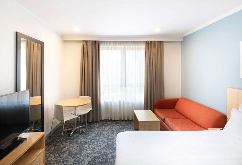 هتل Mercure Brisbane Garden City