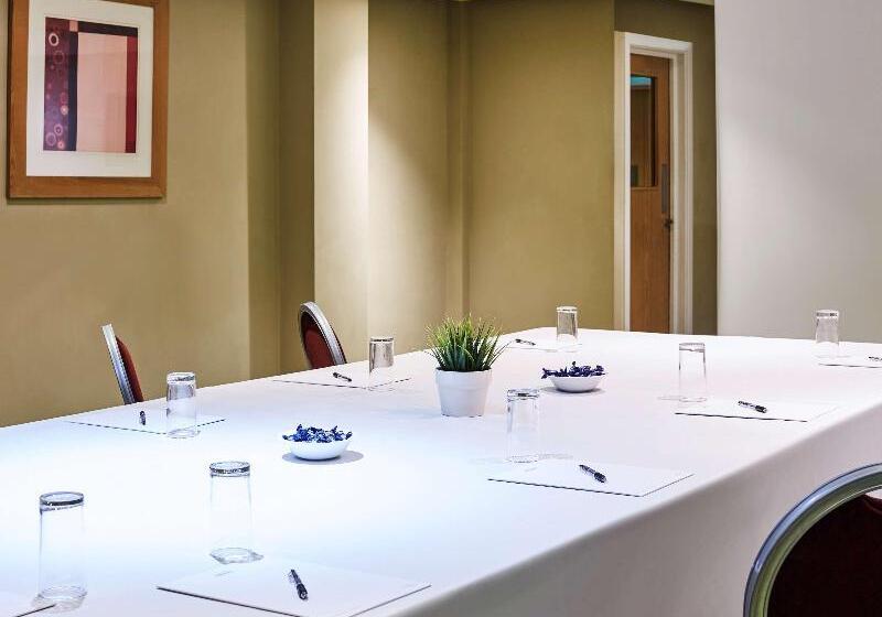 Отель Mercure Newbury West Grange