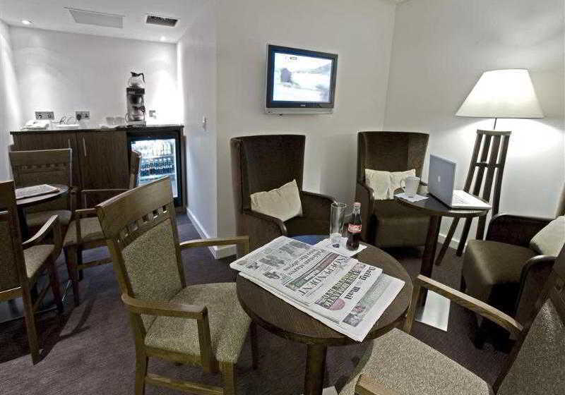 Отель Mercure Newbury West Grange