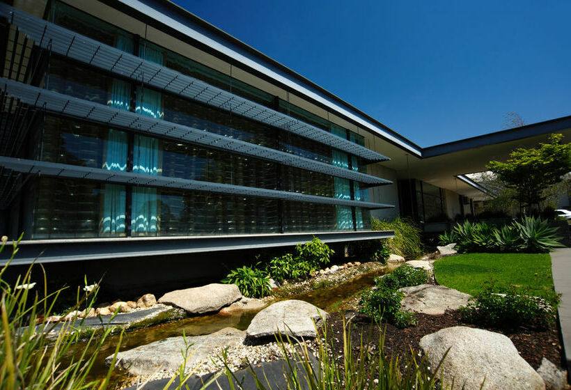 בית מלון כפרי Quest Flemington