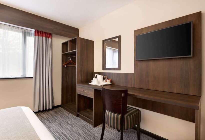 בית מלון כפרי Ramada Bristol West