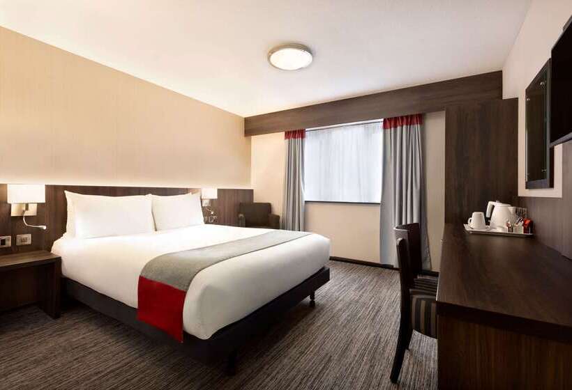 בית מלון כפרי Ramada Bristol West