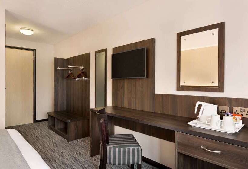 בית מלון כפרי Ramada Bristol West