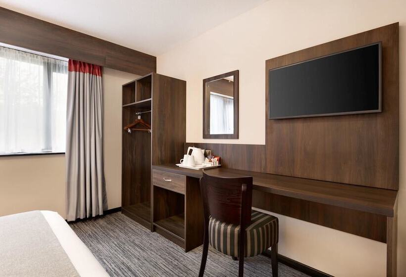 בית מלון כפרי Ramada Bristol West