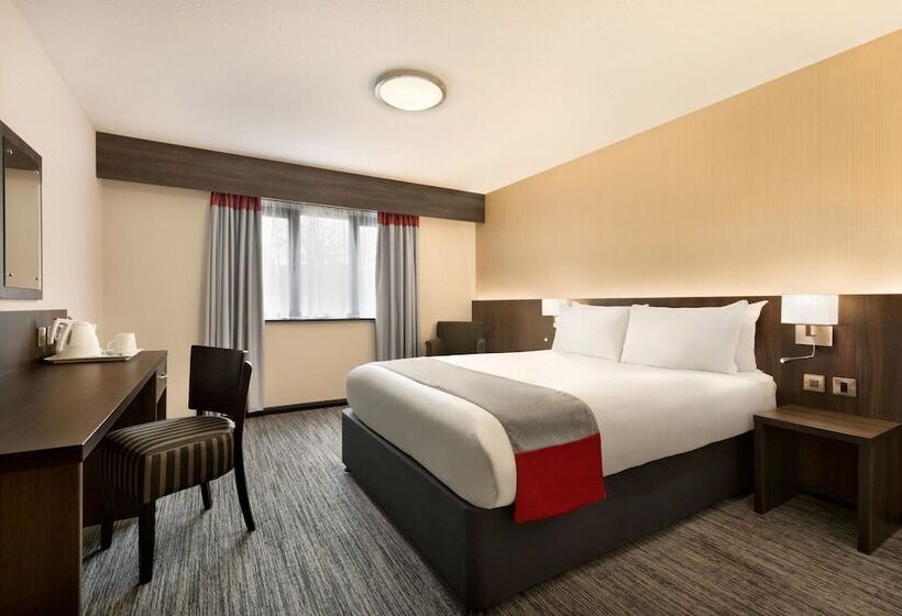בית מלון כפרי Ramada Bristol West