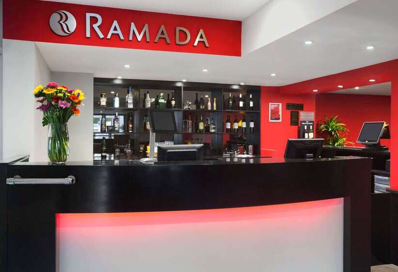 בית מלון כפרי Ramada London South Mimms