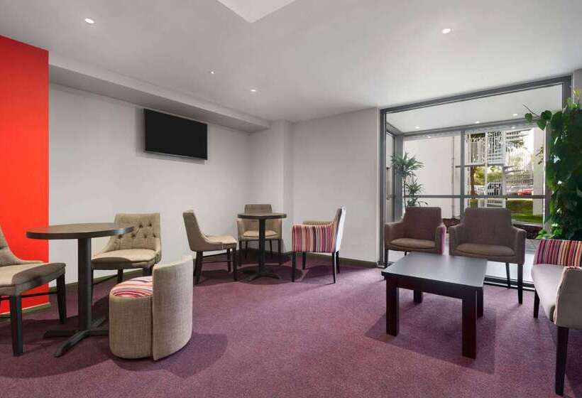 בית מלון כפרי Ramada London South Mimms
