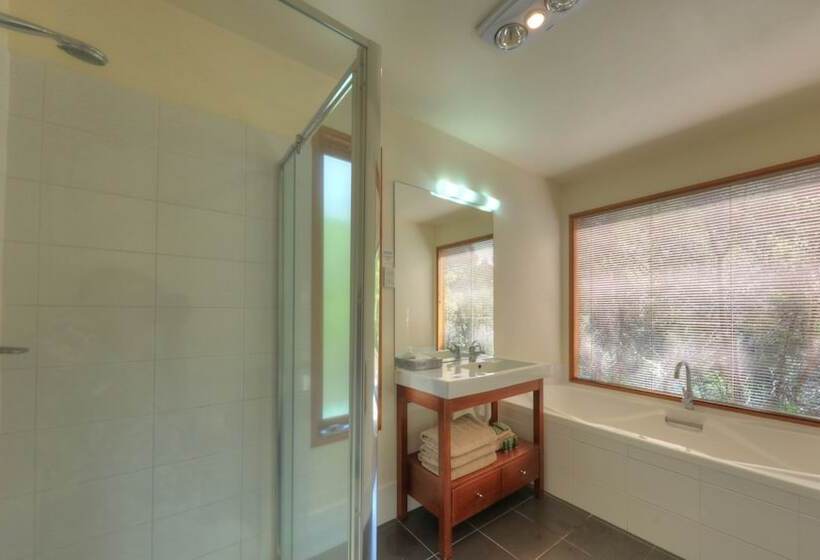 בית מלון כפרי Stewarts Bay Lodge