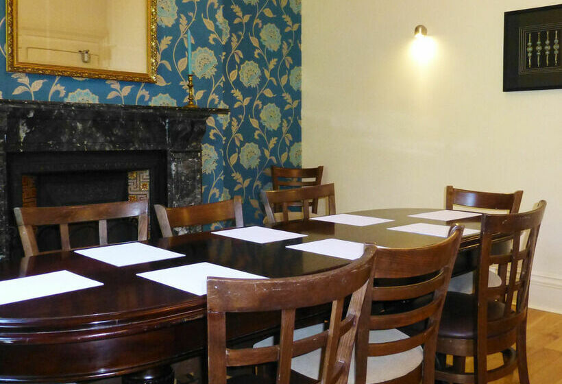 Отель Tunbridge Wells Retreat
