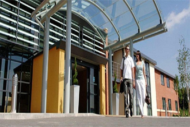 Burleigh Court Hotel And Leisure