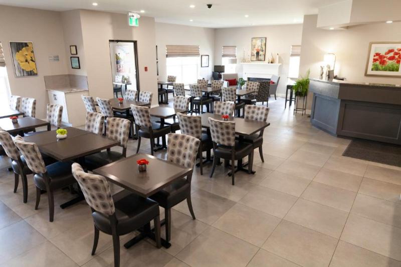 هتل Amsterdam Inn & Suites Moncton