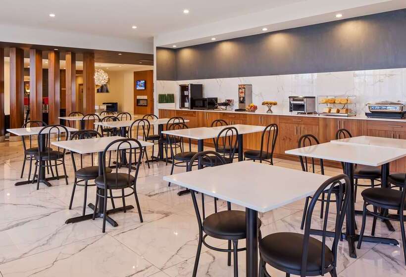 هتل Best Western Plus Montreal East