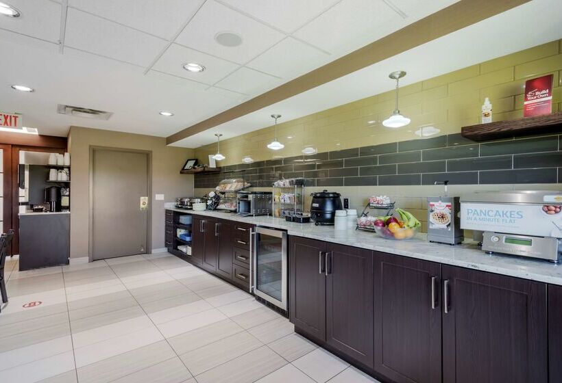 هتل Best Western Plus Red Deer Inn & Suite