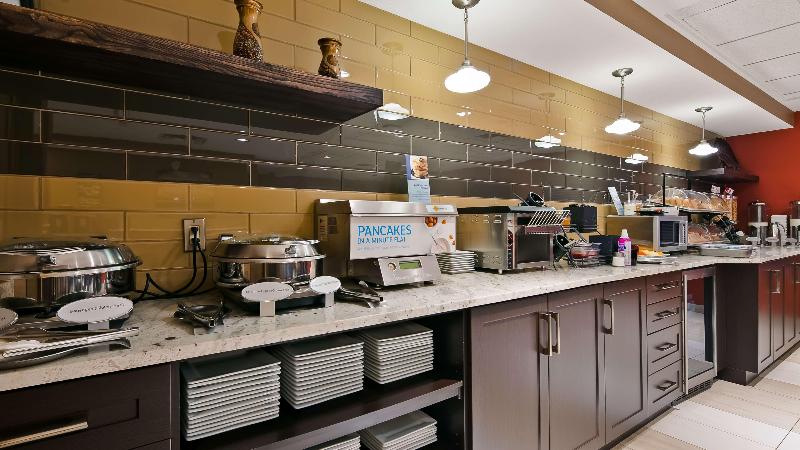 هتل Best Western Plus Red Deer Inn & Suite