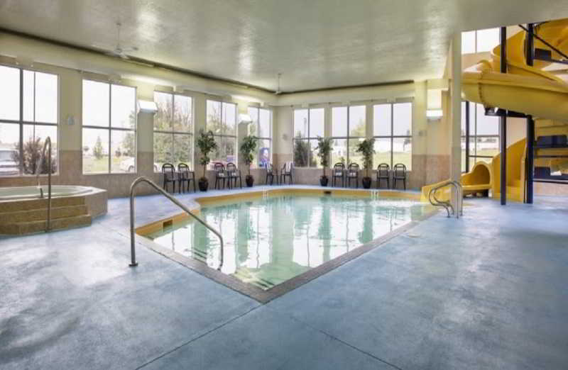 هتل Comfort Inn & Suites