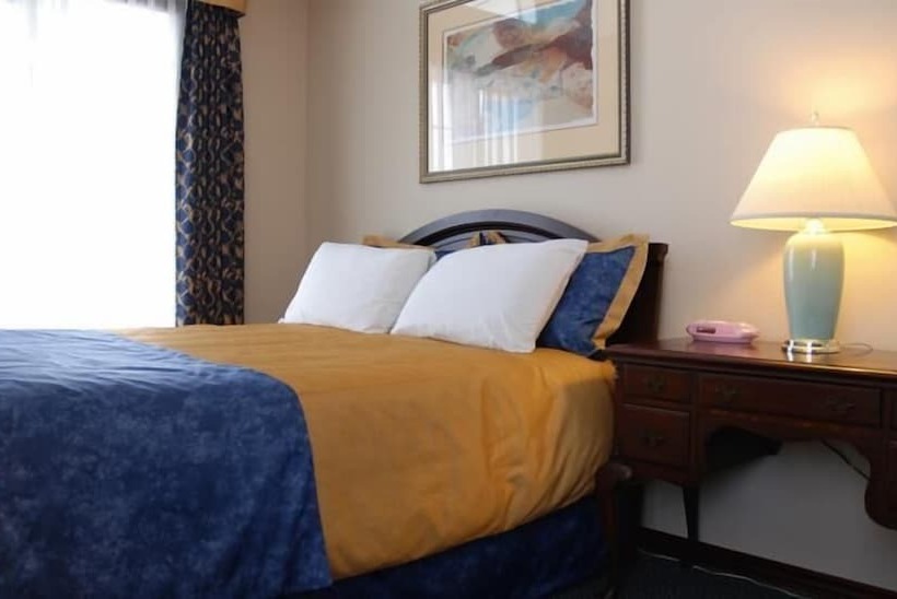 هتل Commons Inn