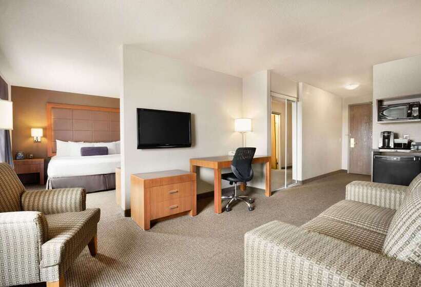 בית מלון כפרי Days Inn By Wyndham Calgary Airport
