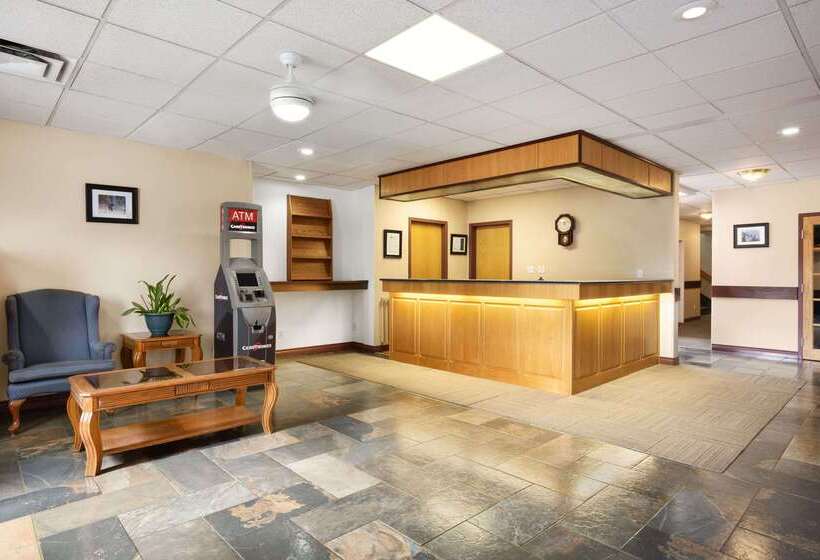 בית מלון כפרי Days Inn By Wyndham Hinton