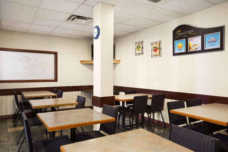 בית מלון כפרי Days Inn By Wyndham Hinton