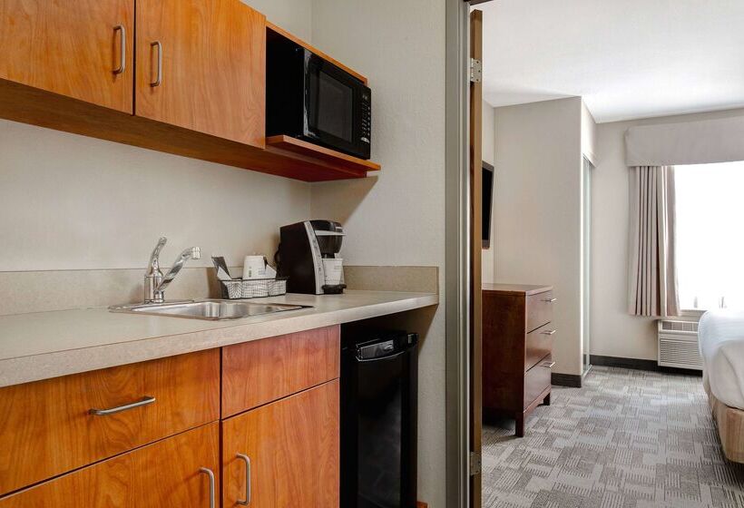 هتل Days Inn By Wyndham Medicine Hat