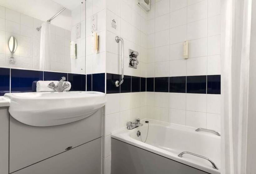 호텔 Days Inn Michaelwood M5