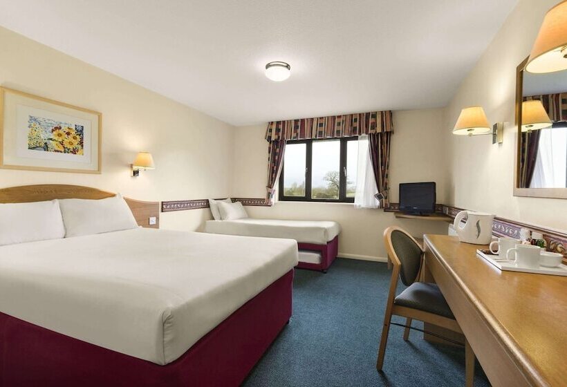 호텔 Days Inn Michaelwood M5