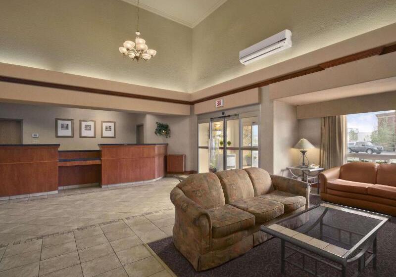 هتل Days Inn By Wyndham Red Deer