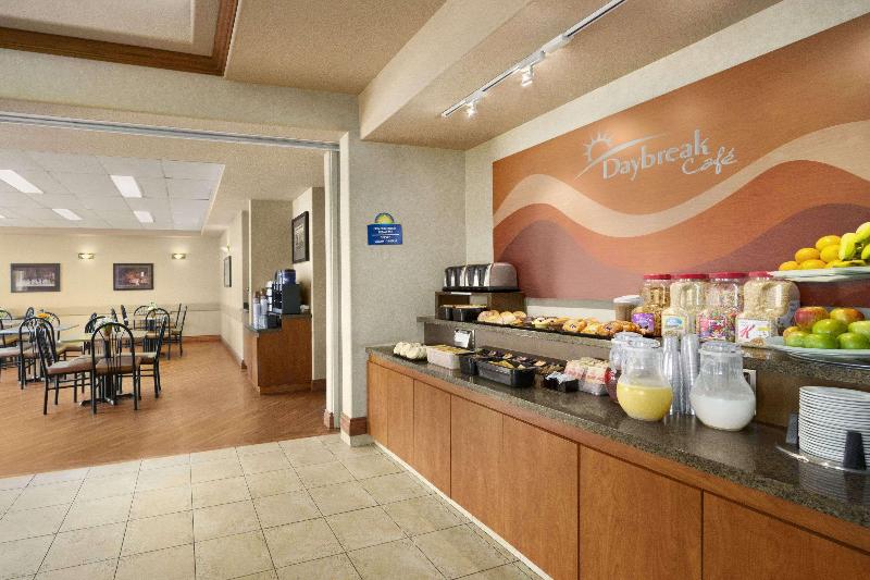 בית מלון כפרי Days Inn By Wyndham Red Deer