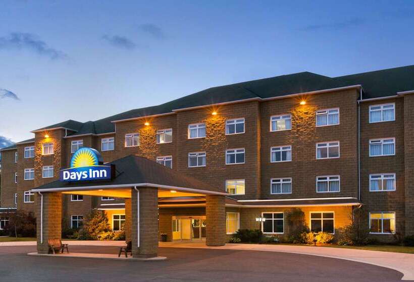 هتل Days Inn By Wyndham Oromocto Conference Centre