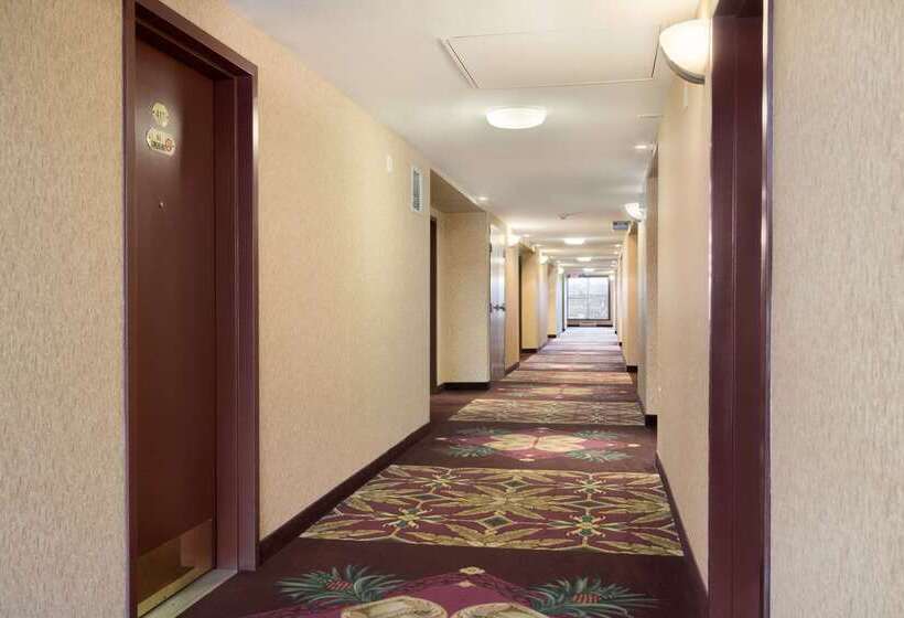호텔 Days Inn & Suites By Wyndham Langley