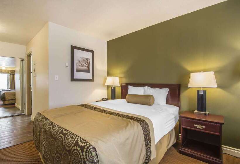 בית מלון כפרי Econo Lodge Inn & Suites High Level