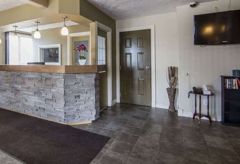 Отель Econo Lodge Inn & Suites High Level