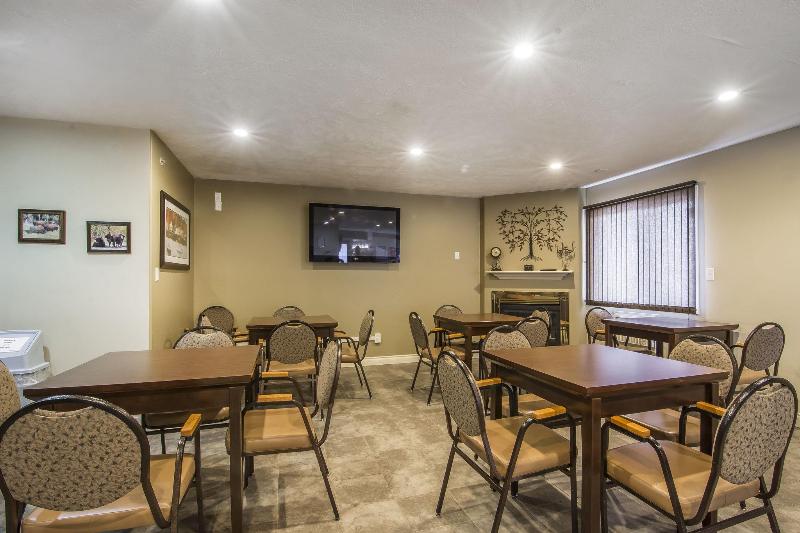 בית מלון כפרי Econo Lodge Inn & Suites High Level