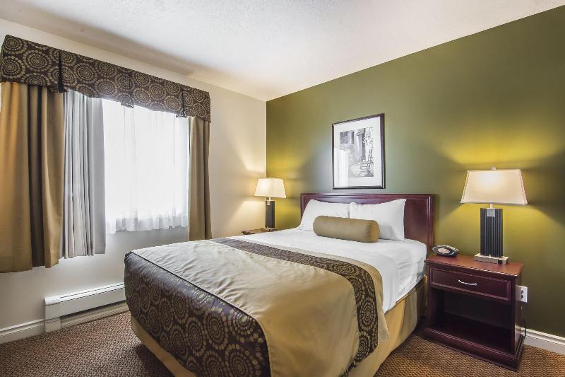 Отель Econo Lodge Inn & Suites High Level