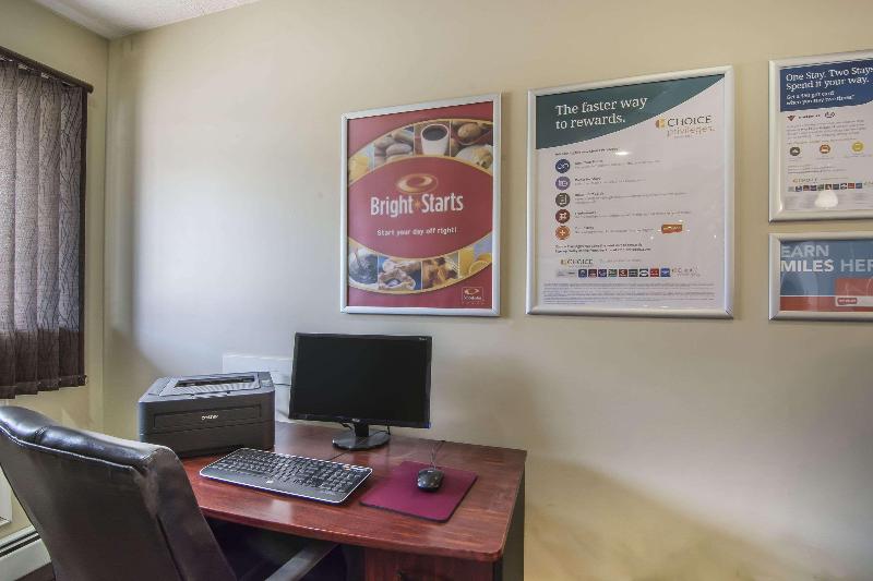 בית מלון כפרי Econo Lodge Inn & Suites High Level
