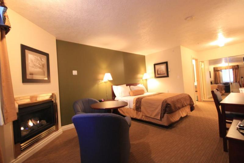 בית מלון כפרי Econo Lodge Inn & Suites High Level
