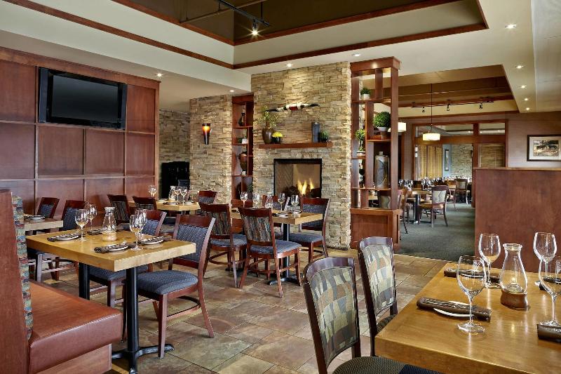 هتل Four Points By Sheraton Moncton
