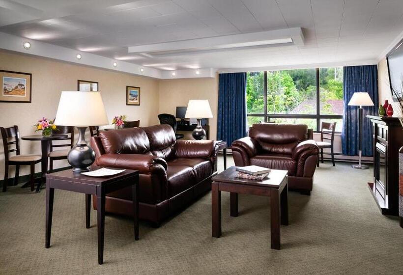 فندق Greenwood Inn & Suites